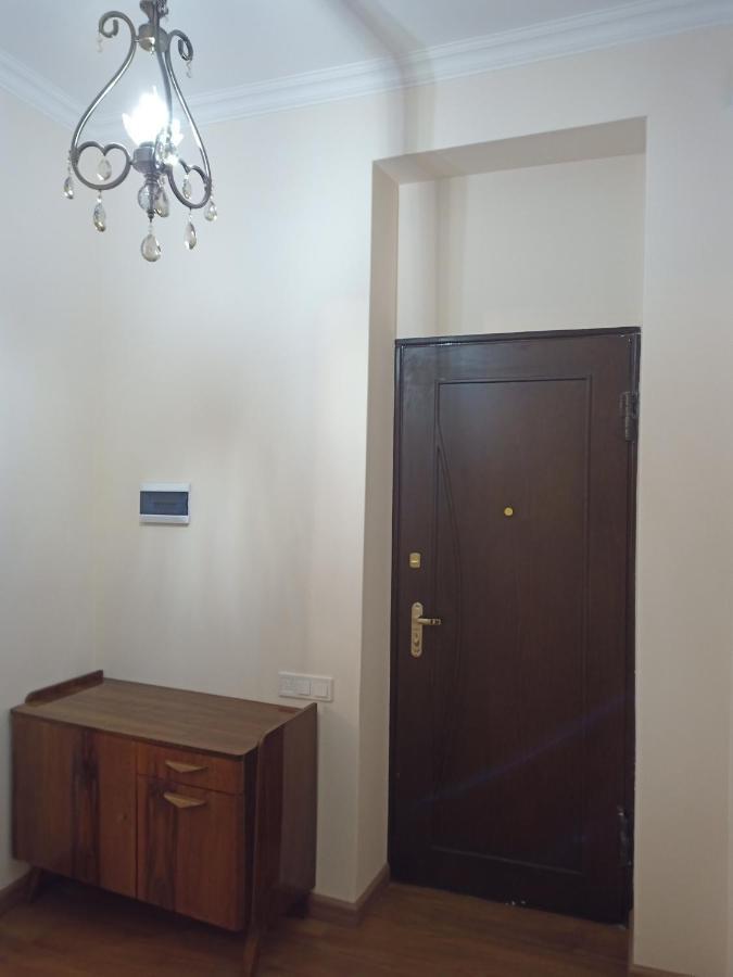 Spacious One Bedroom Apartment In The City Centre Yerevan Exterior foto