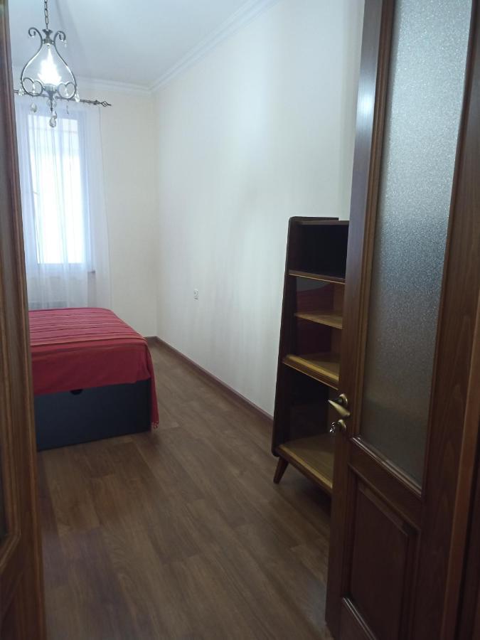 Spacious One Bedroom Apartment In The City Centre Yerevan Exterior foto