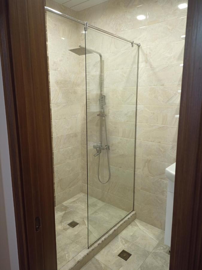 Spacious One Bedroom Apartment In The City Centre Yerevan Exterior foto