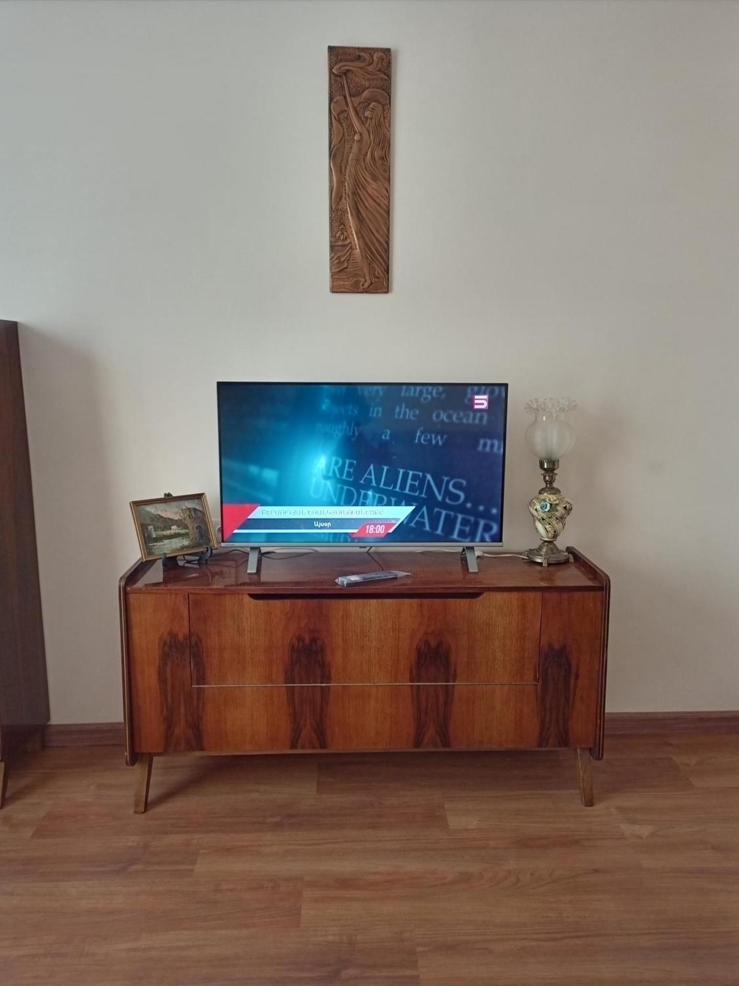 Spacious One Bedroom Apartment In The City Centre Yerevan Exterior foto